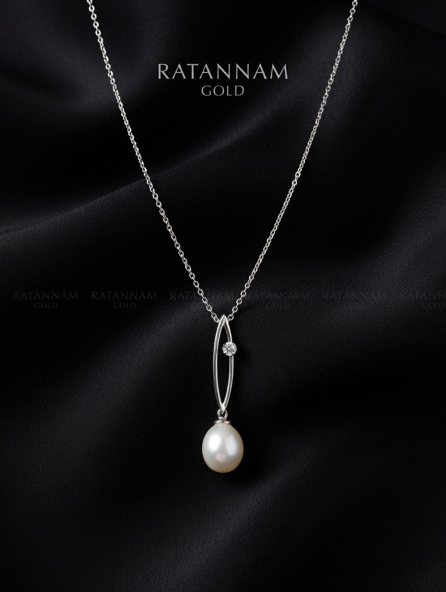 SILVER CHAIN PENDANT