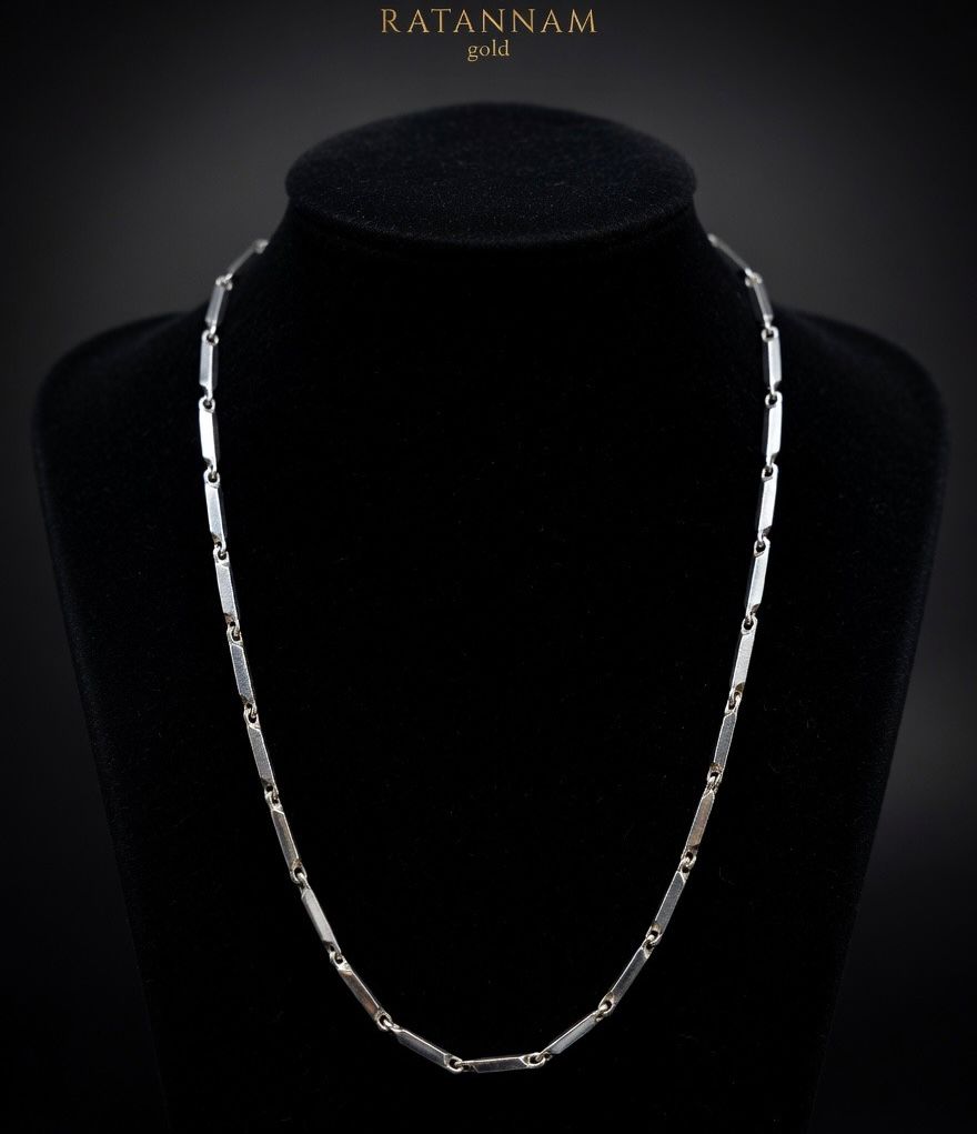 SILVER CHAIN PENDANT