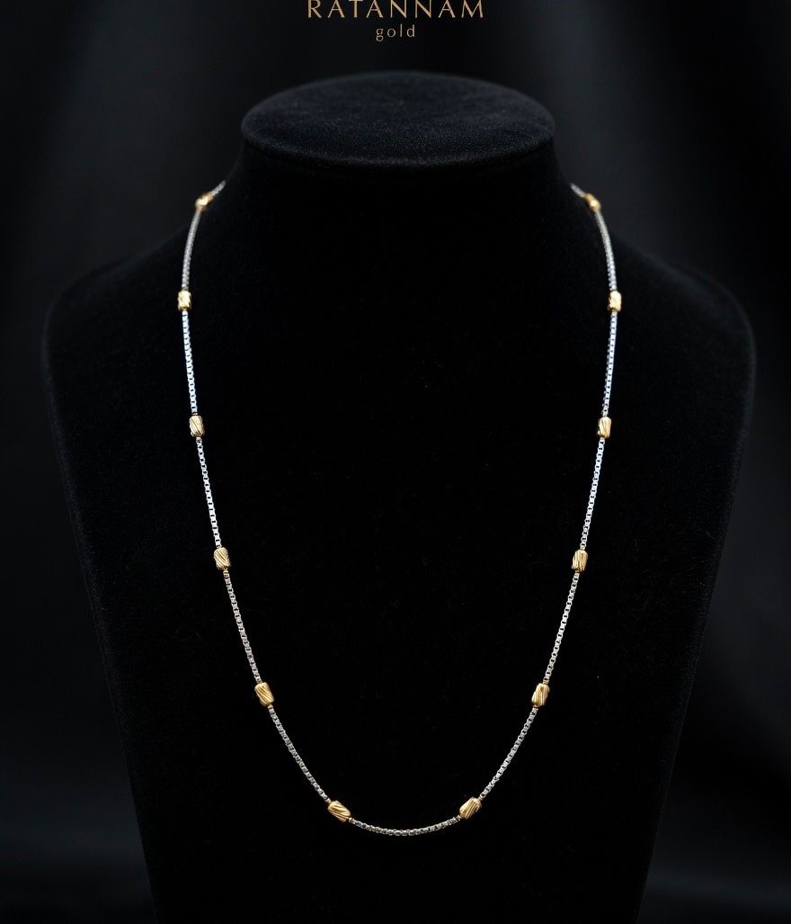 SILVER CHAIN PENDANT