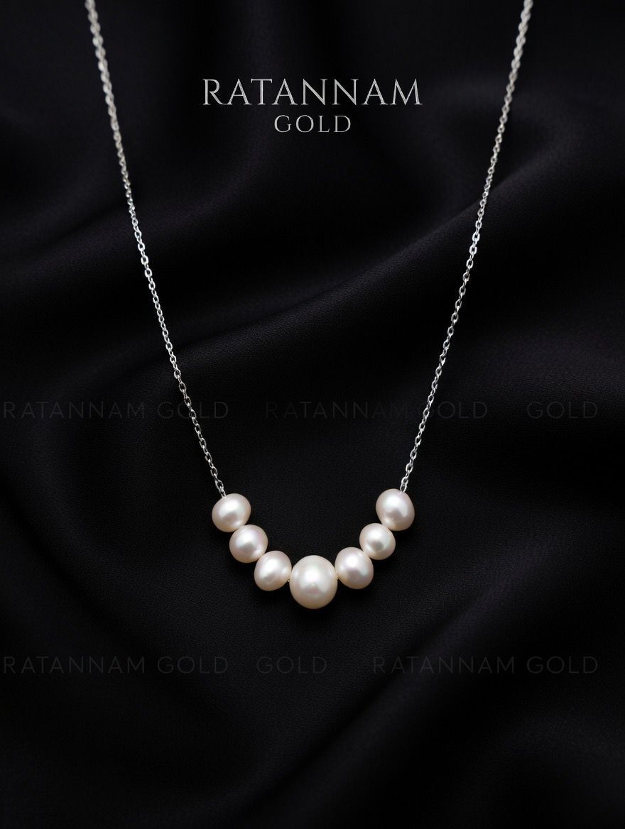 SILVER CHAIN PENDANT