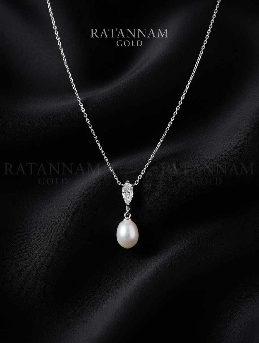 SILVER CHAIN PENDANT